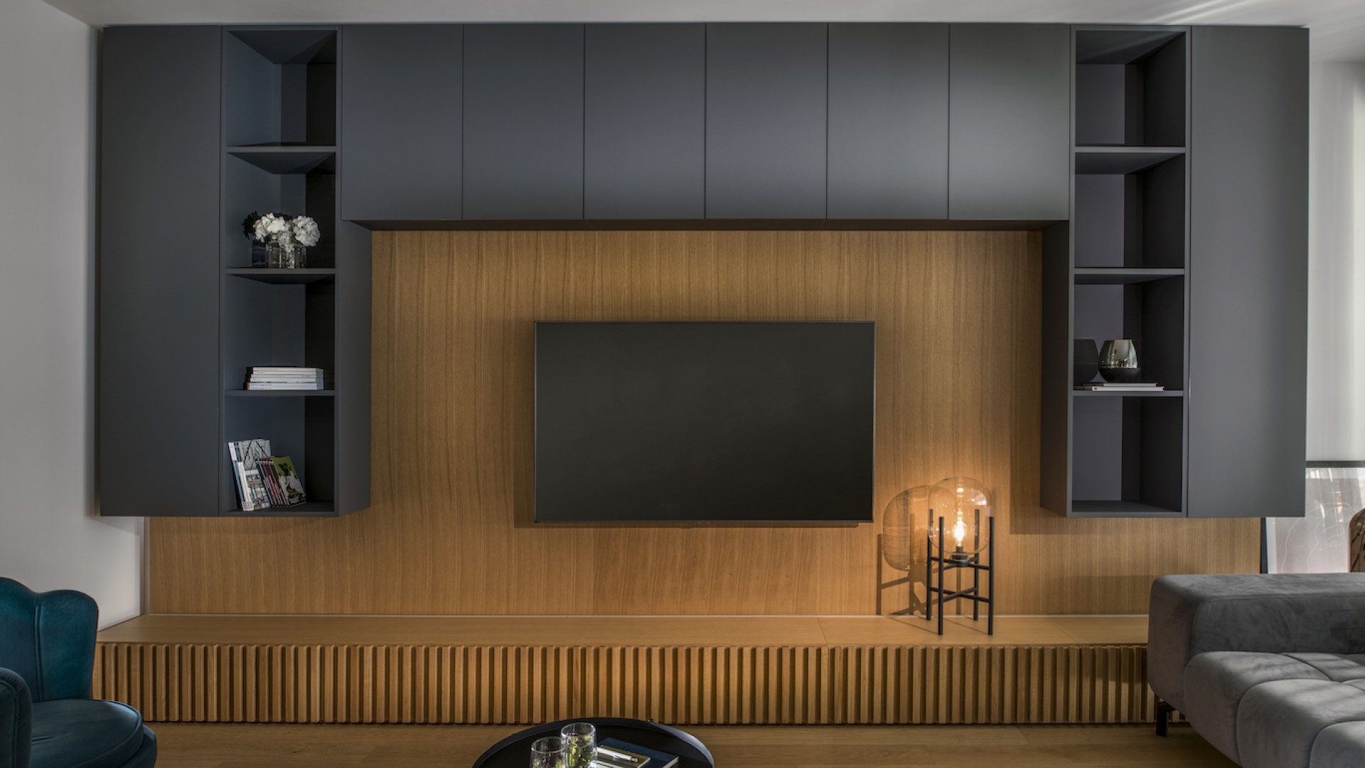 Dnevna soba z elegantno TV steno